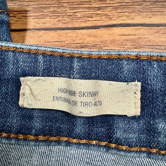 Universal Thread - Picture 7 of 7